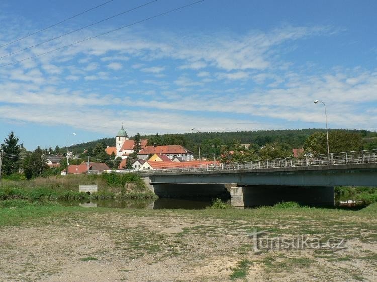 Die Brücke über die Uslava