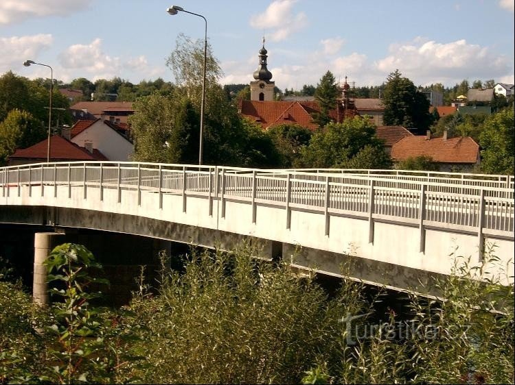 Brücke über die Sázava: Während des Tauwetters im Frühjahr am 2. März 1862 kam es zu Überschwemmungen und die alte Holzbrücke