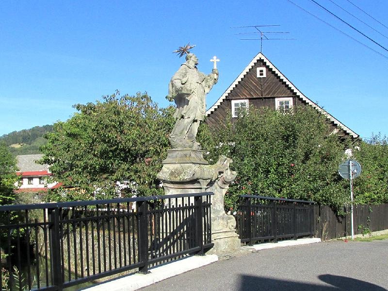 most se sochou sv. Jana Nepomuckého