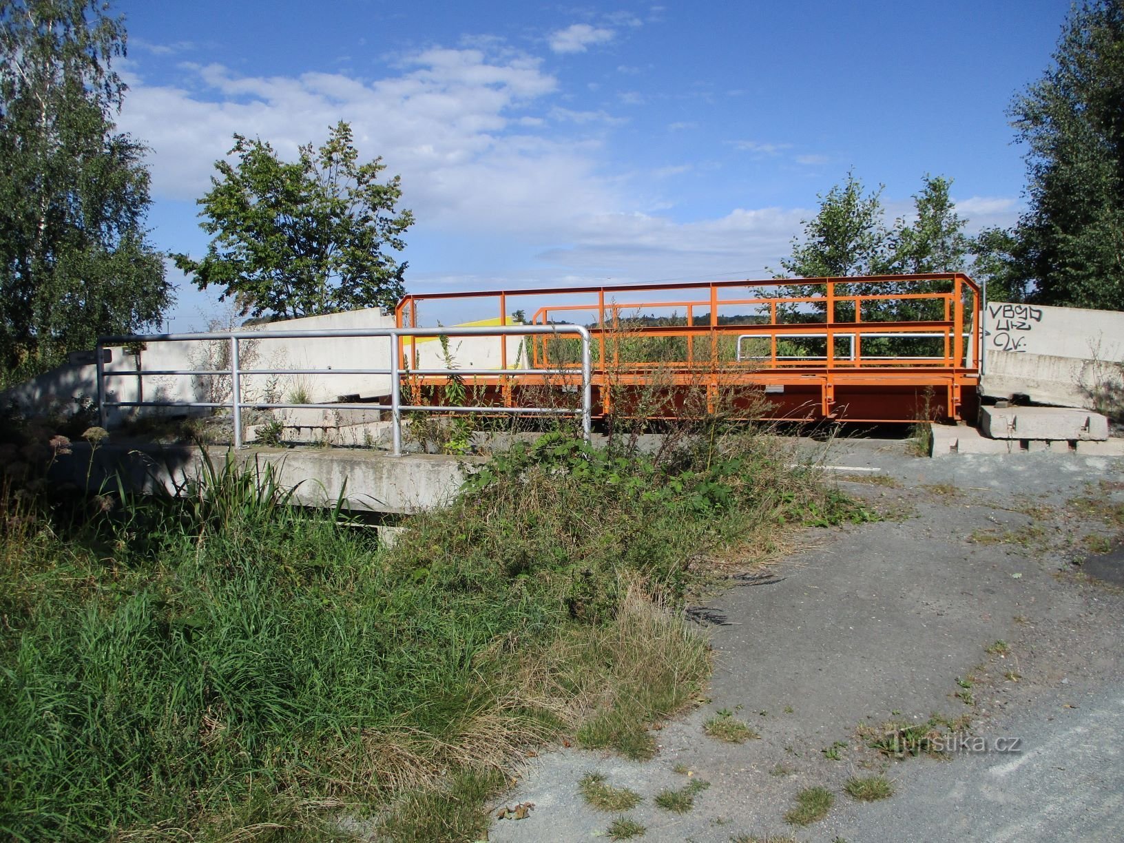 Brücke und provisorische Überbrückung über Velká strouha (Pohránov, 28.8.2020)