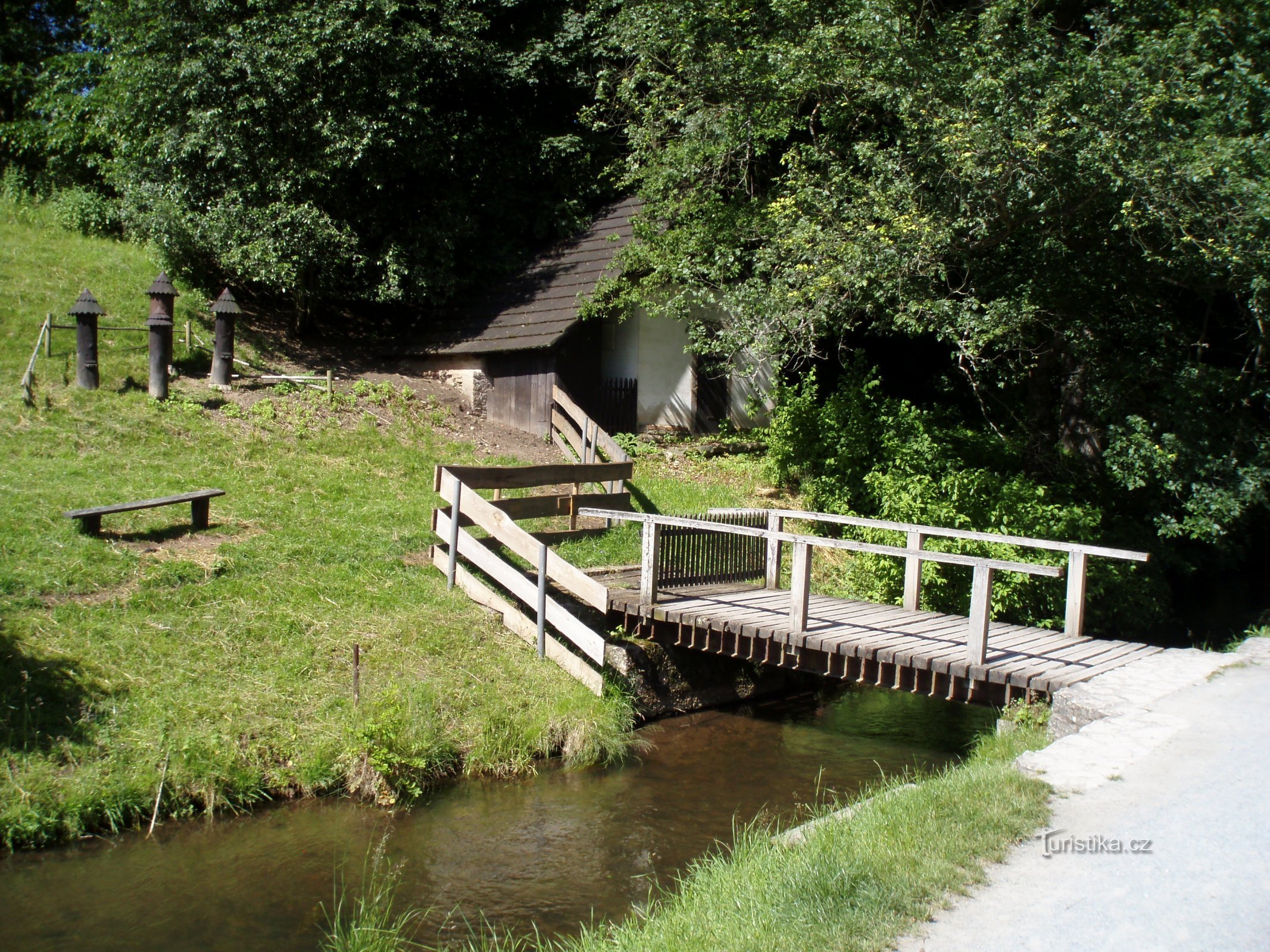 Brug over de oprijlaan van de molen bij Staré Bělidl (Ratibořice, 22.6.2010/XNUMX/XNUMX)