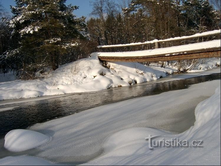 Most preko Křemelná: Most preko Křemelná sjeverno od Prášila.