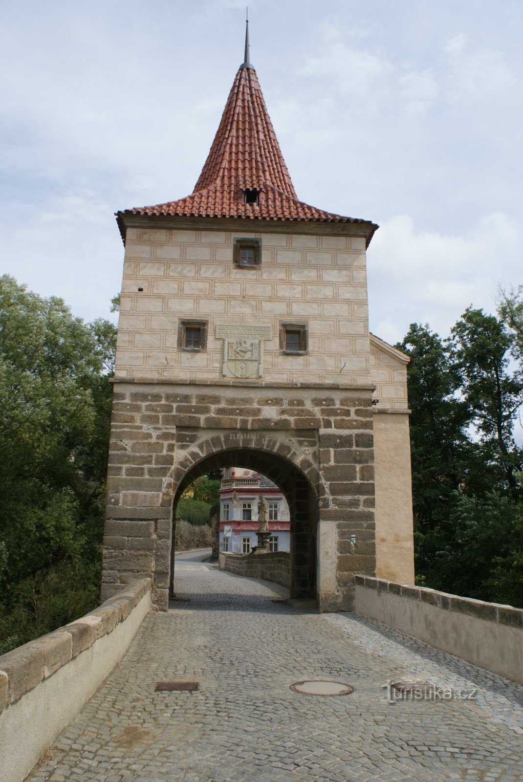 Мостовые ворота
