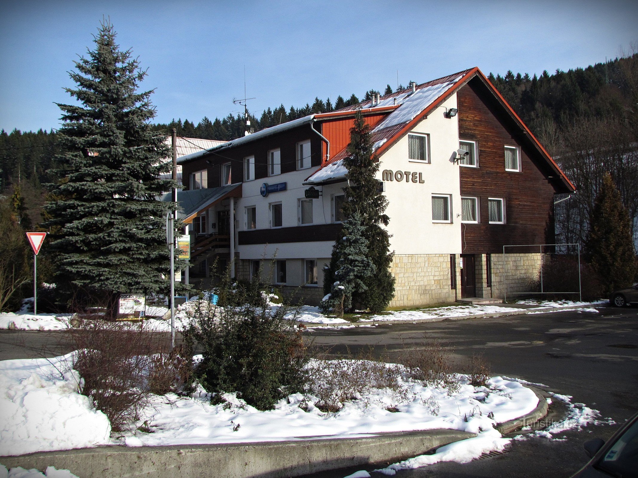 Rastplatz unter den Teufelsfelsen in Lideček