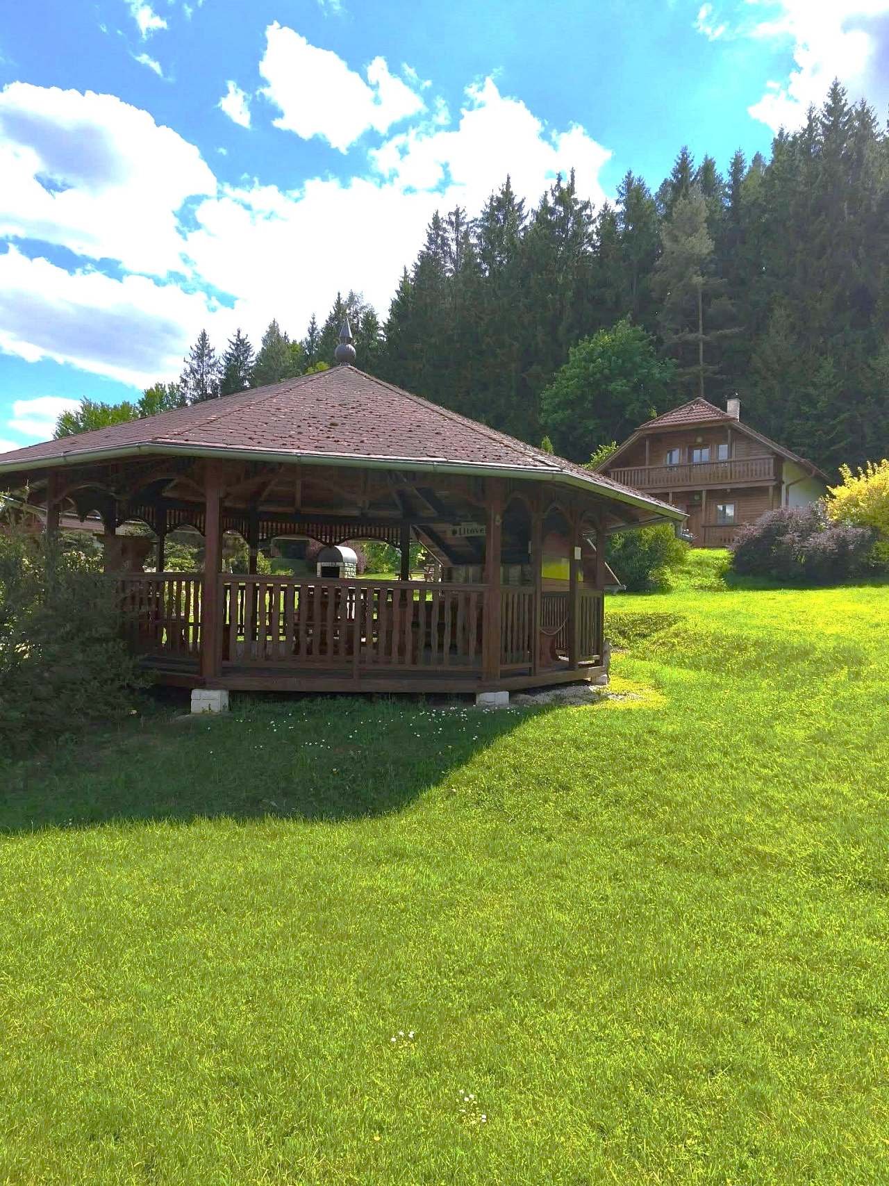 Motýlek CHATA DVOJKA - Rotunda s chatou