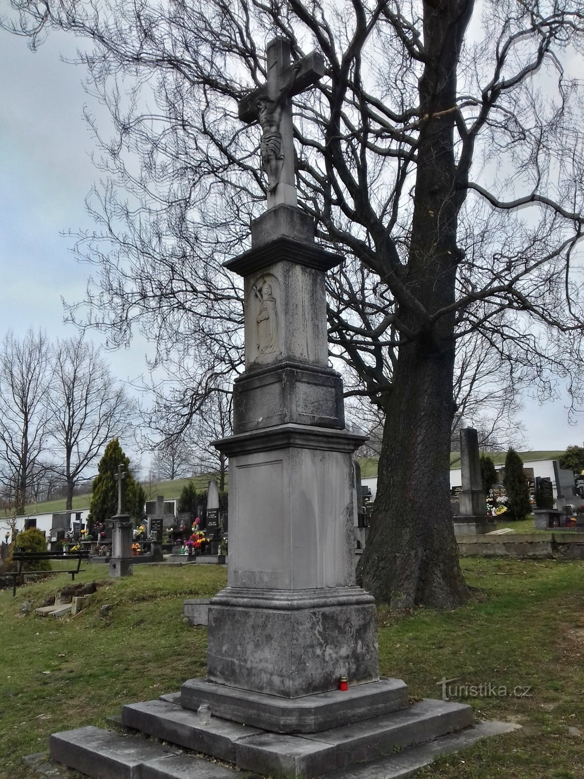 cruce de cimitir de marmură