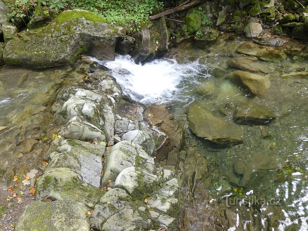 ザール尾根の頂上にある霜の小屋。