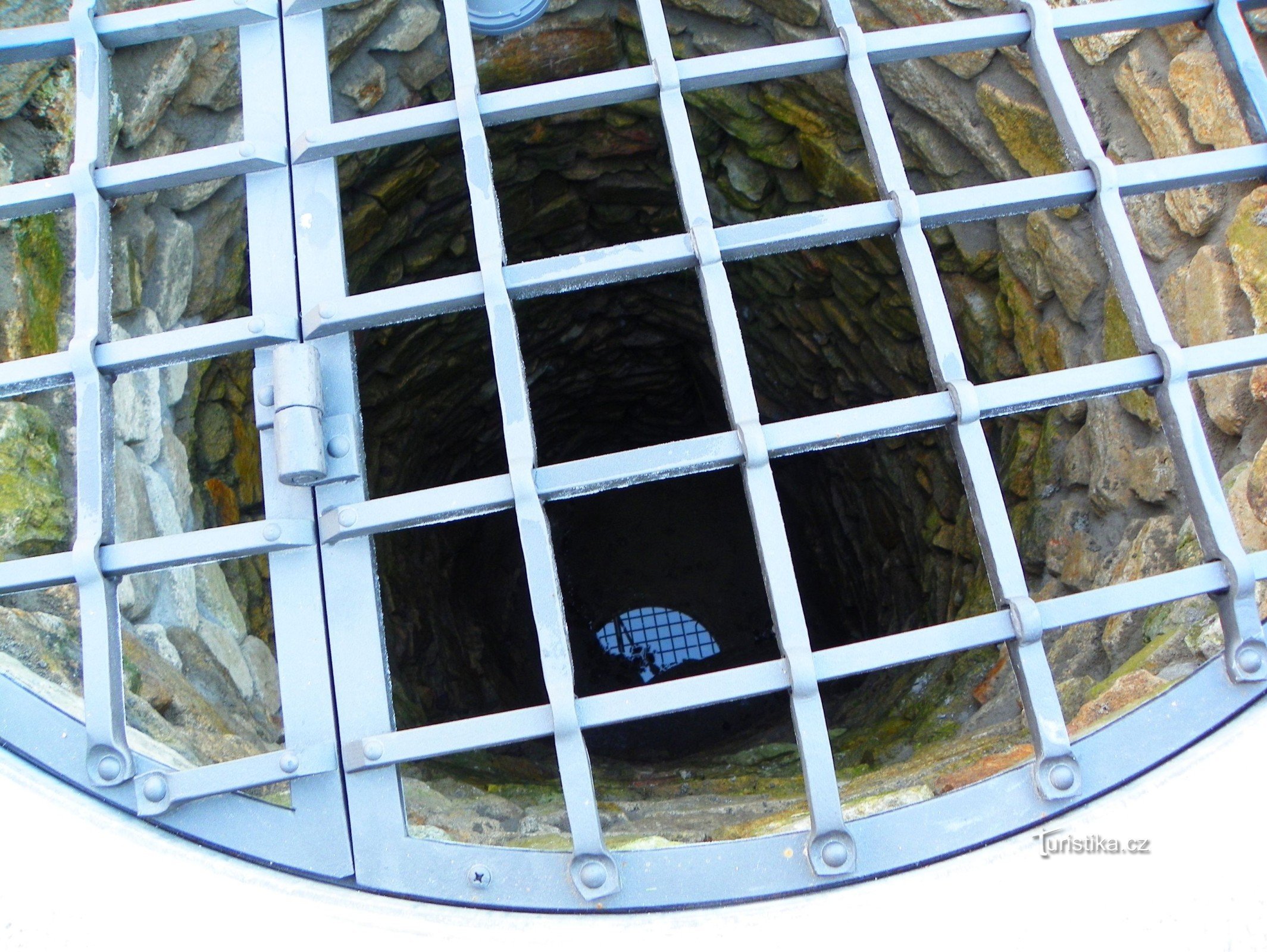 Grate and view inside the well