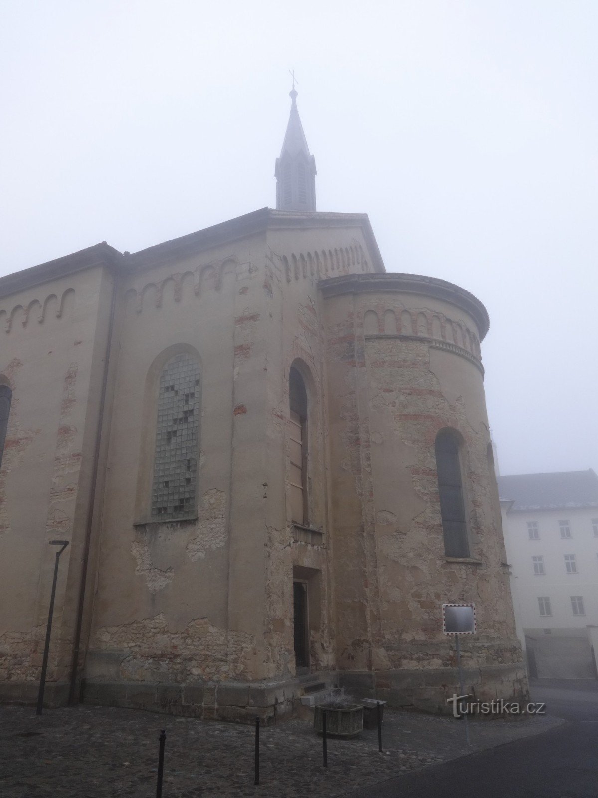 Messe à Kokořínsk et l'église de St. Martin