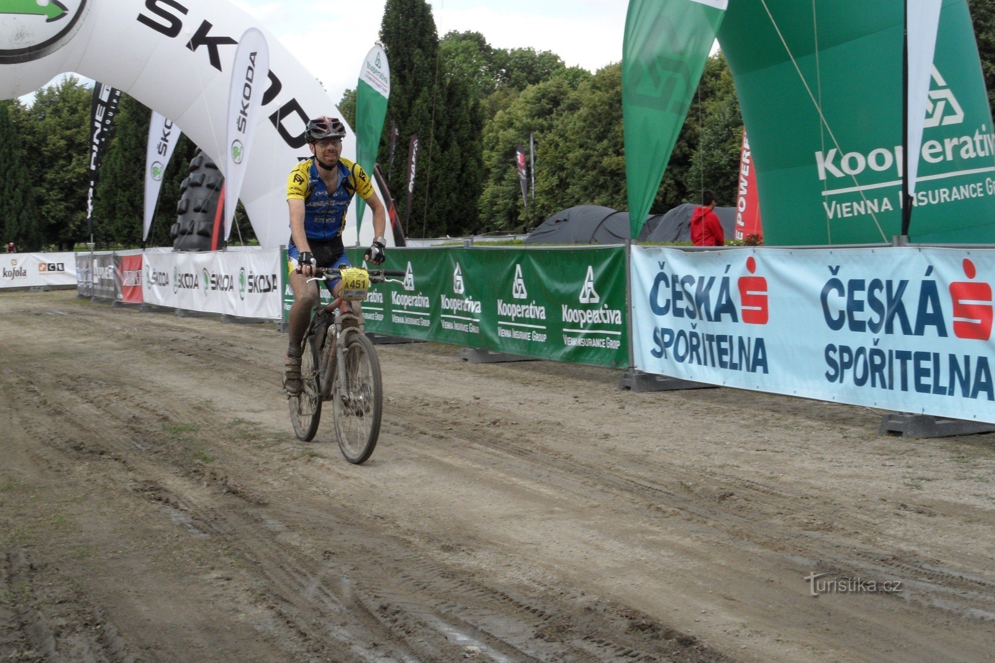 MTB Maraton Drásal 2011 - dojezd do cíle