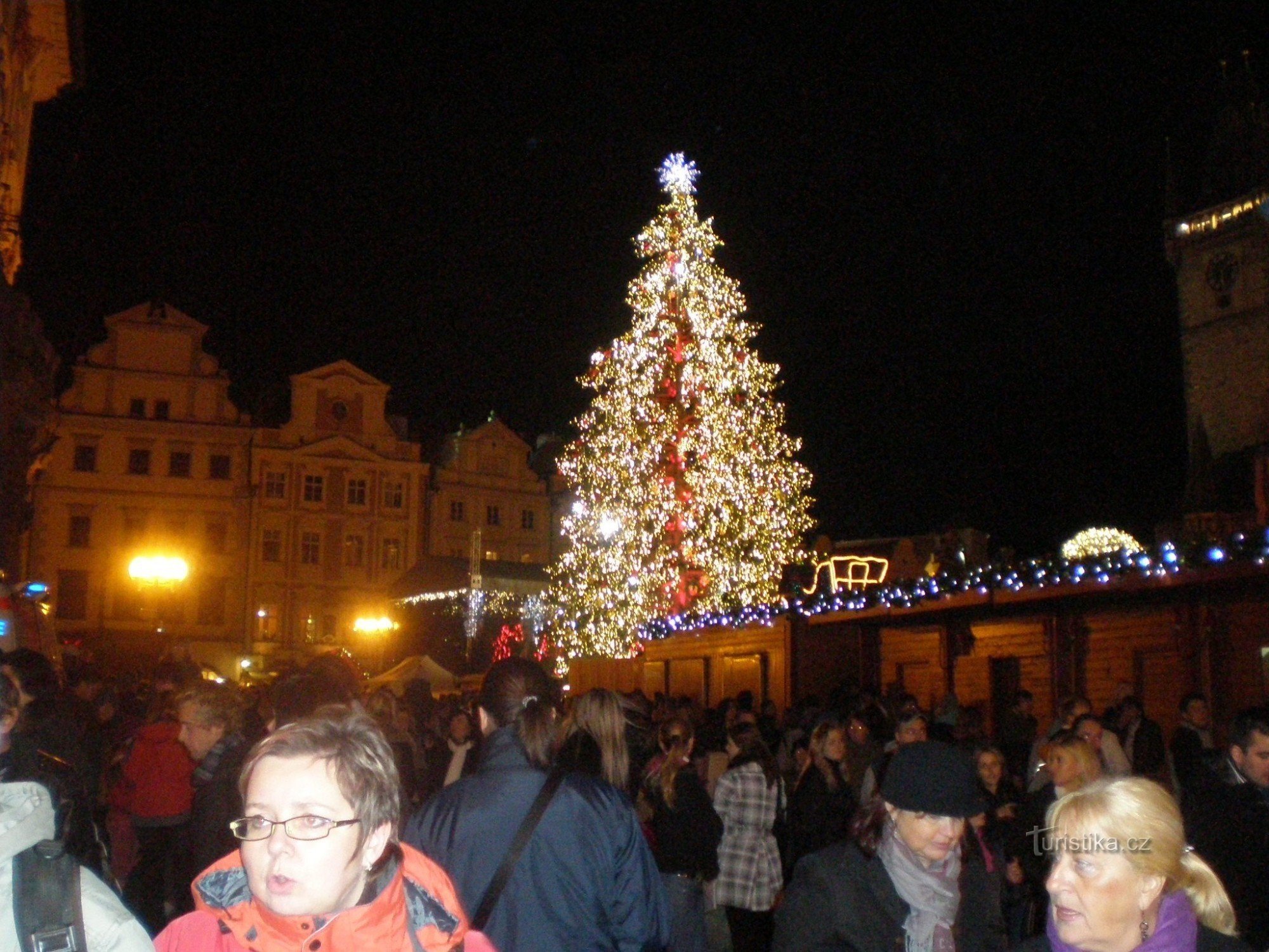 Mumraj na starogradskom trgu.