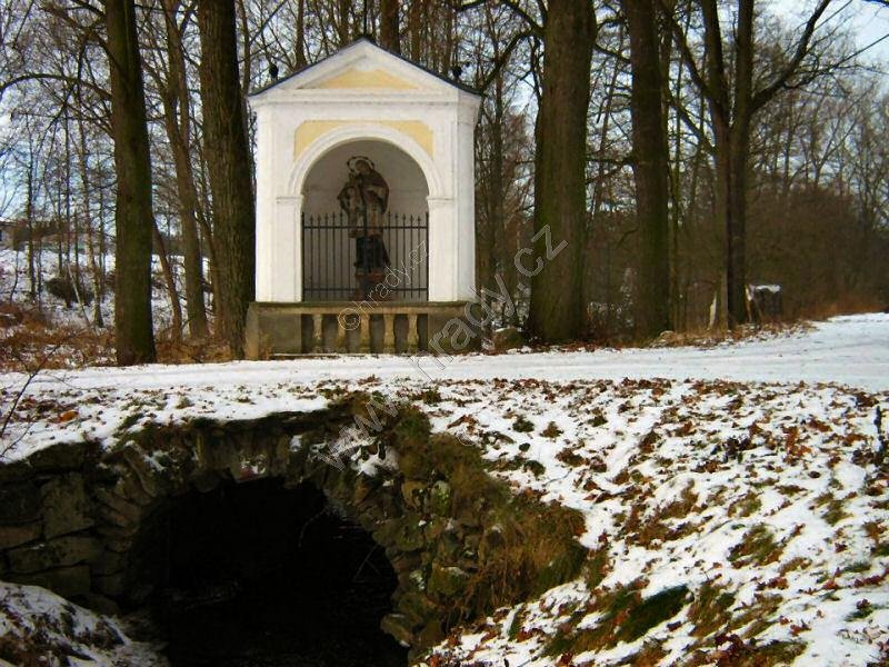 můstek s kapličkou sv. Jana Nepomuckého