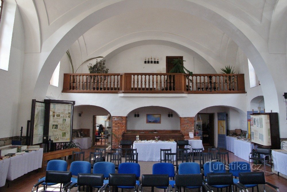 pomieszczenia muzealne w kaplicy klasztornej