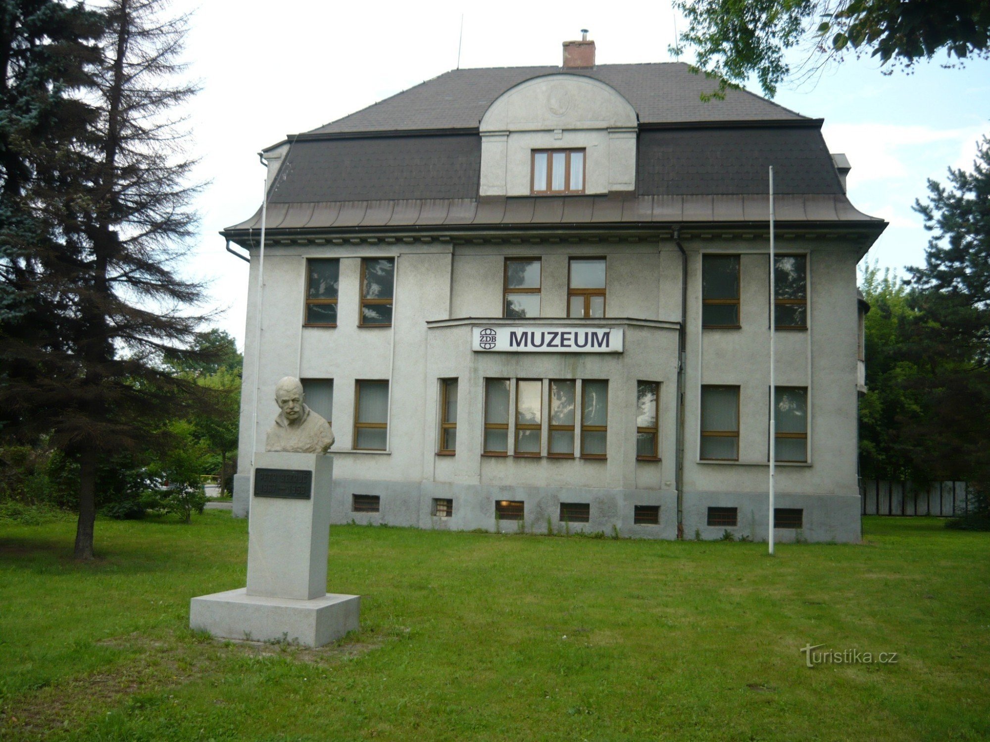 Museum und Büste von Petr Bezruč