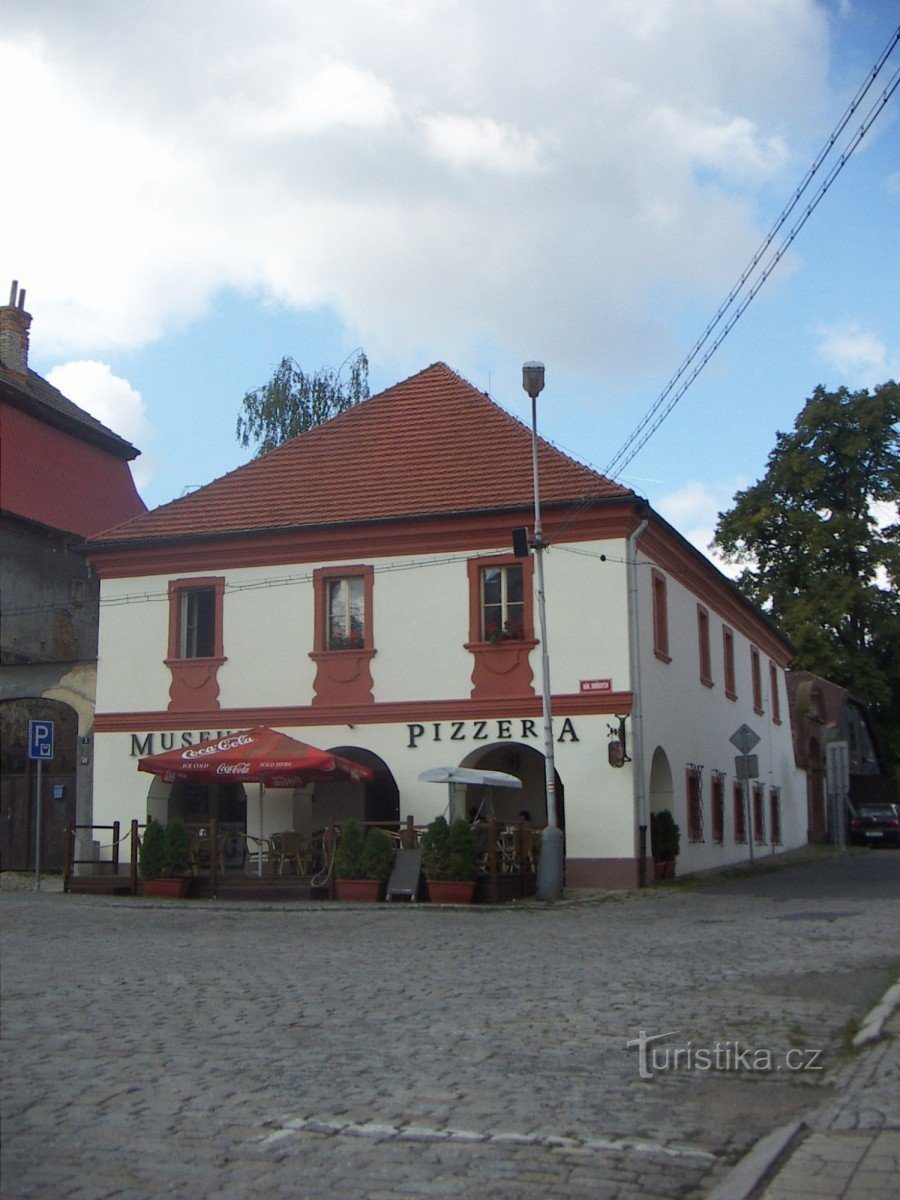 Bảo tàng gốm ở Kostelec nad Černými lesy