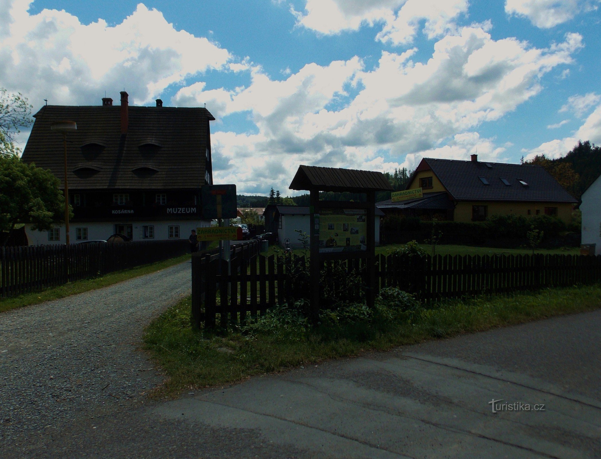 Kosárn Museum met woningen