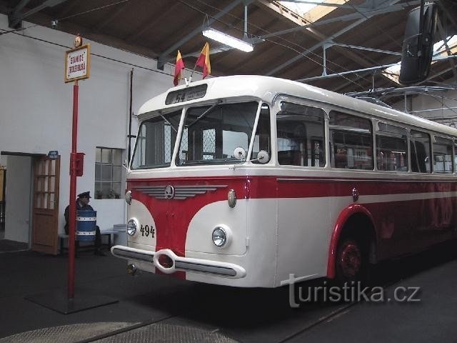 Museu de Transporte Público 9: No depósito de bonde em Praga - Střešovice há um s único