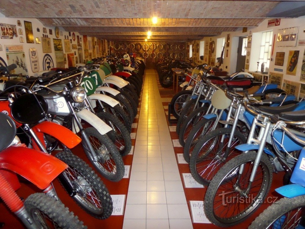 Moottoripyörien ja lelujen museo Šestajovicessa