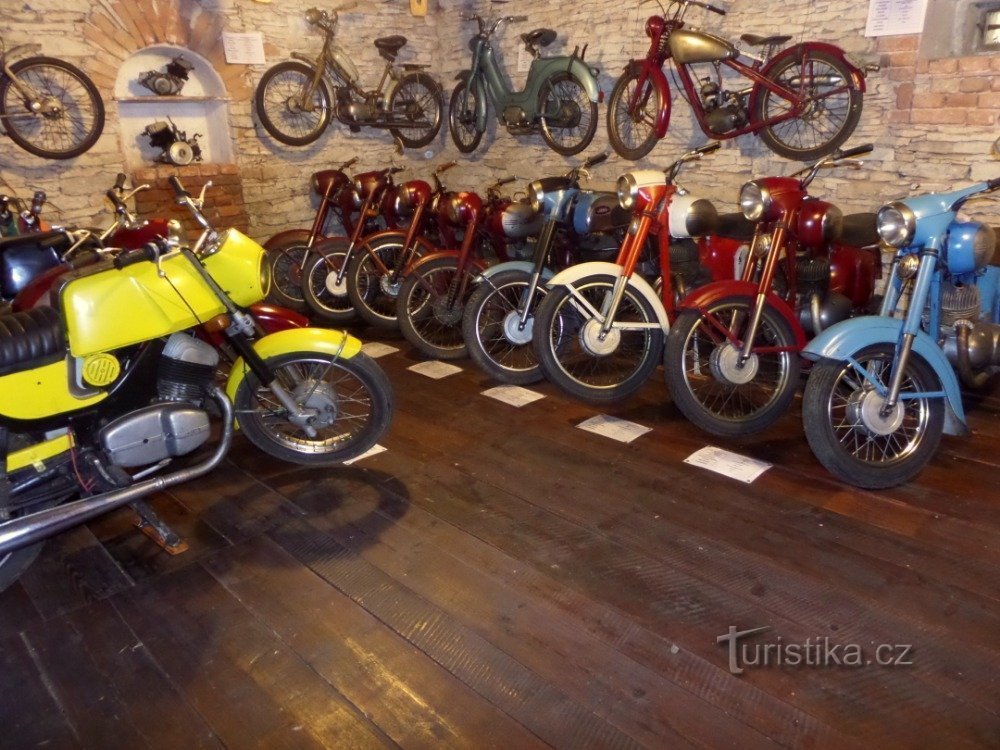 Motorrad- und Spielzeugmuseum in Šestajovice