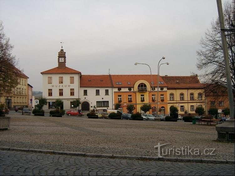 Muzeum: Muzeum a domy na náměstí