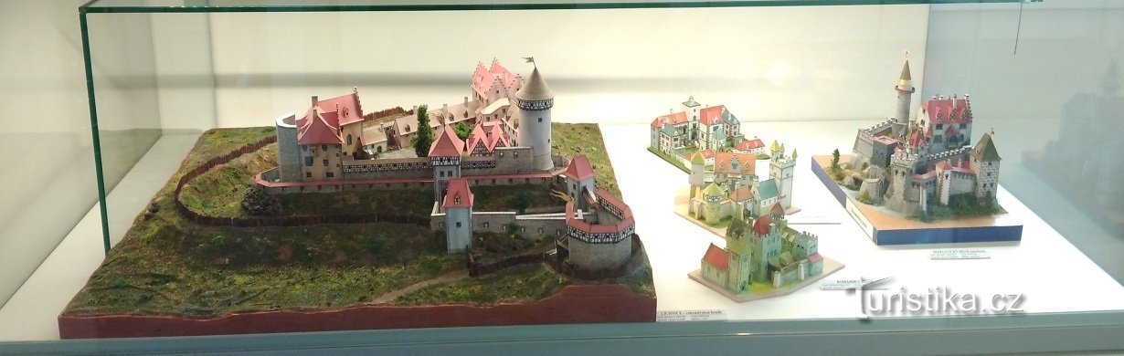 Polícia nad Museu Metují de Modelos de Papel