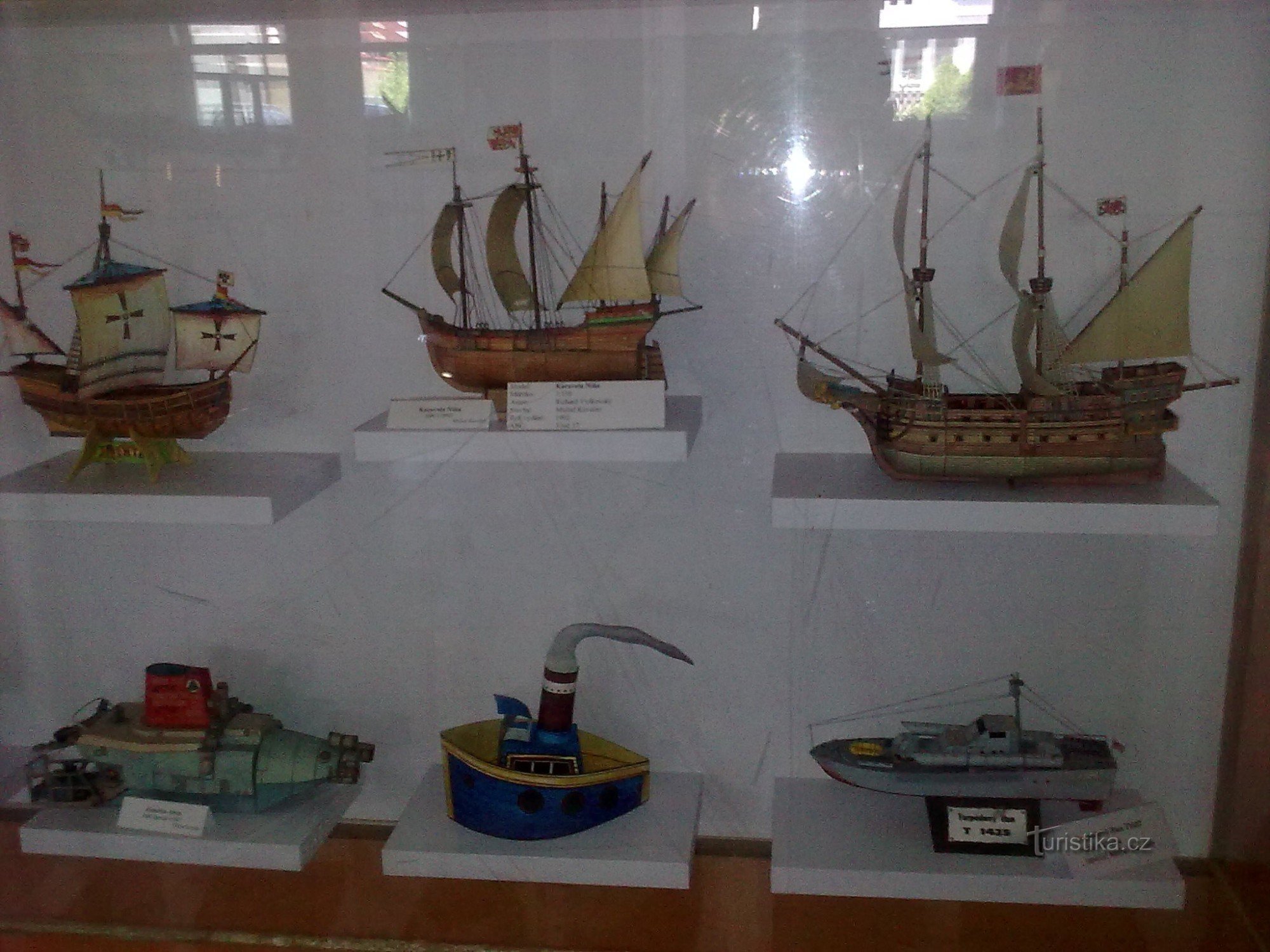 Polici n Metuji にある紙の模型の博物館