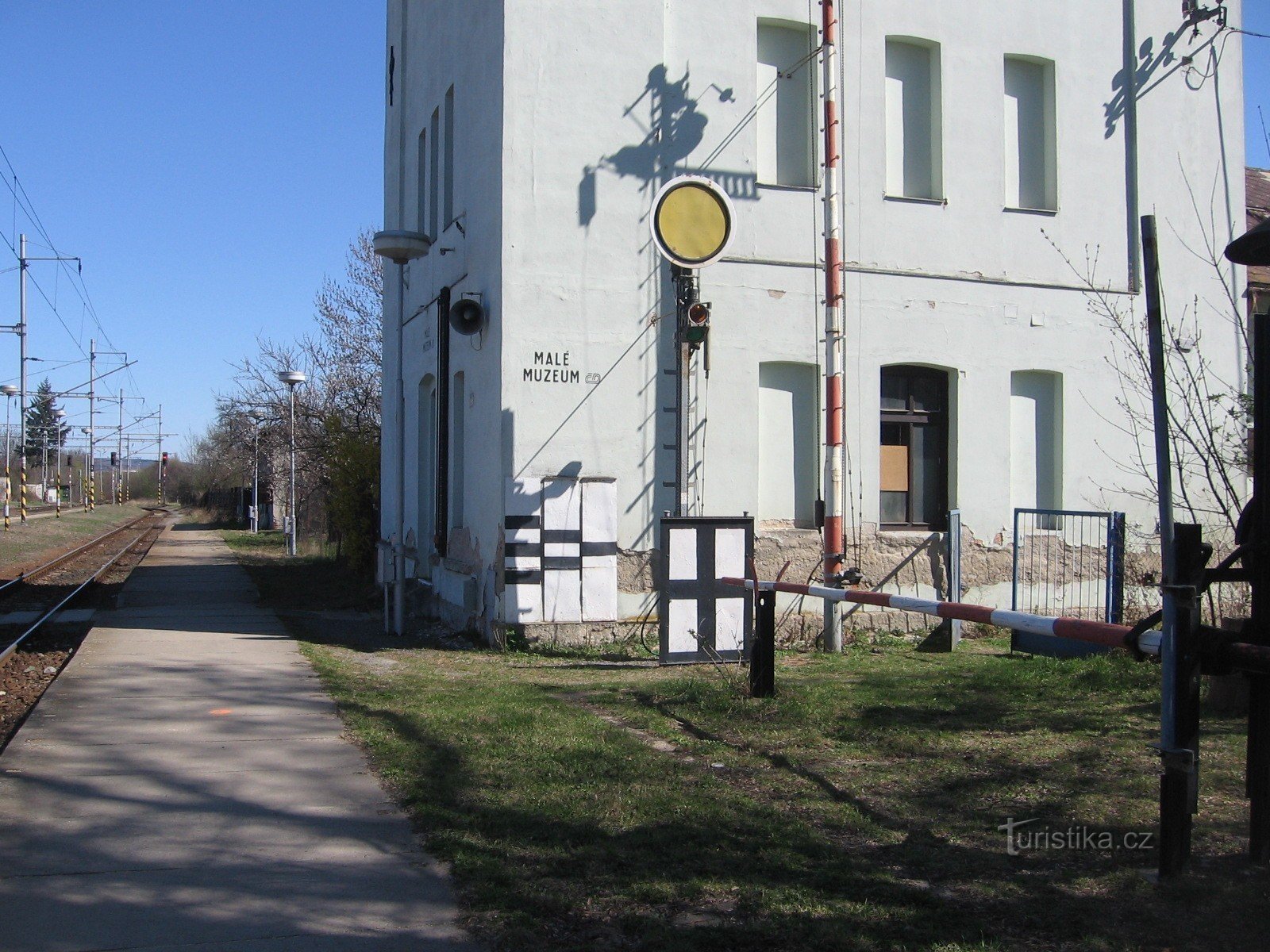 museum få skridt fra stoppestedet