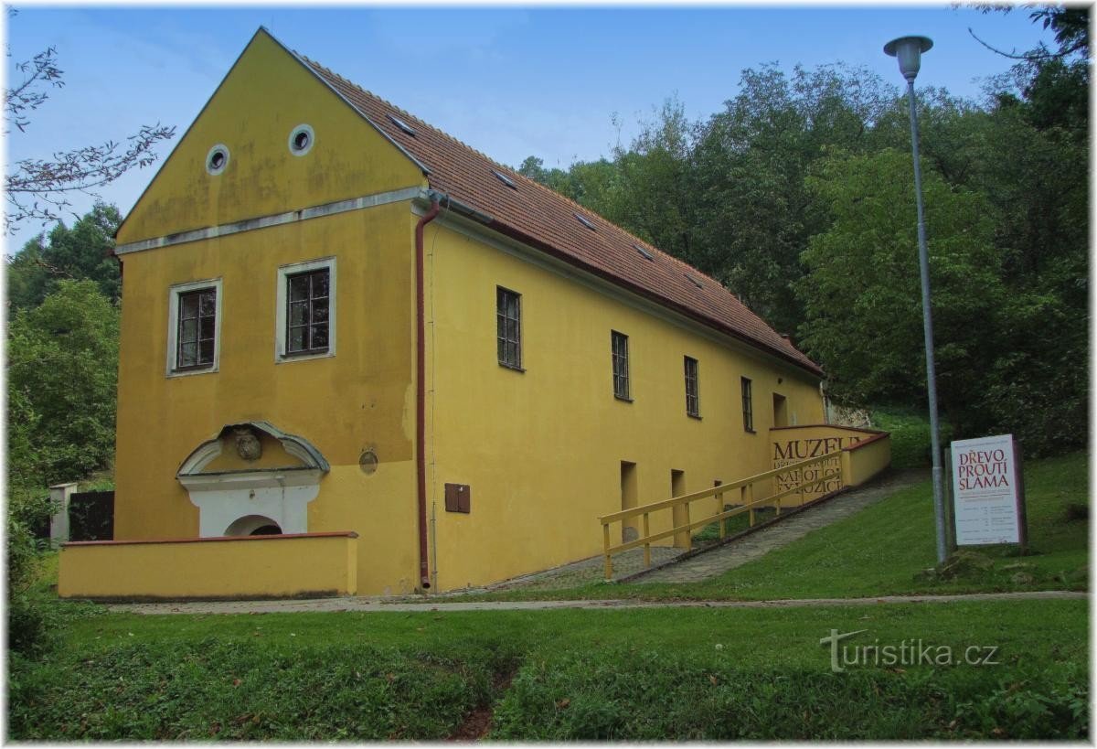 museum in the Hájenky building in front of the castle