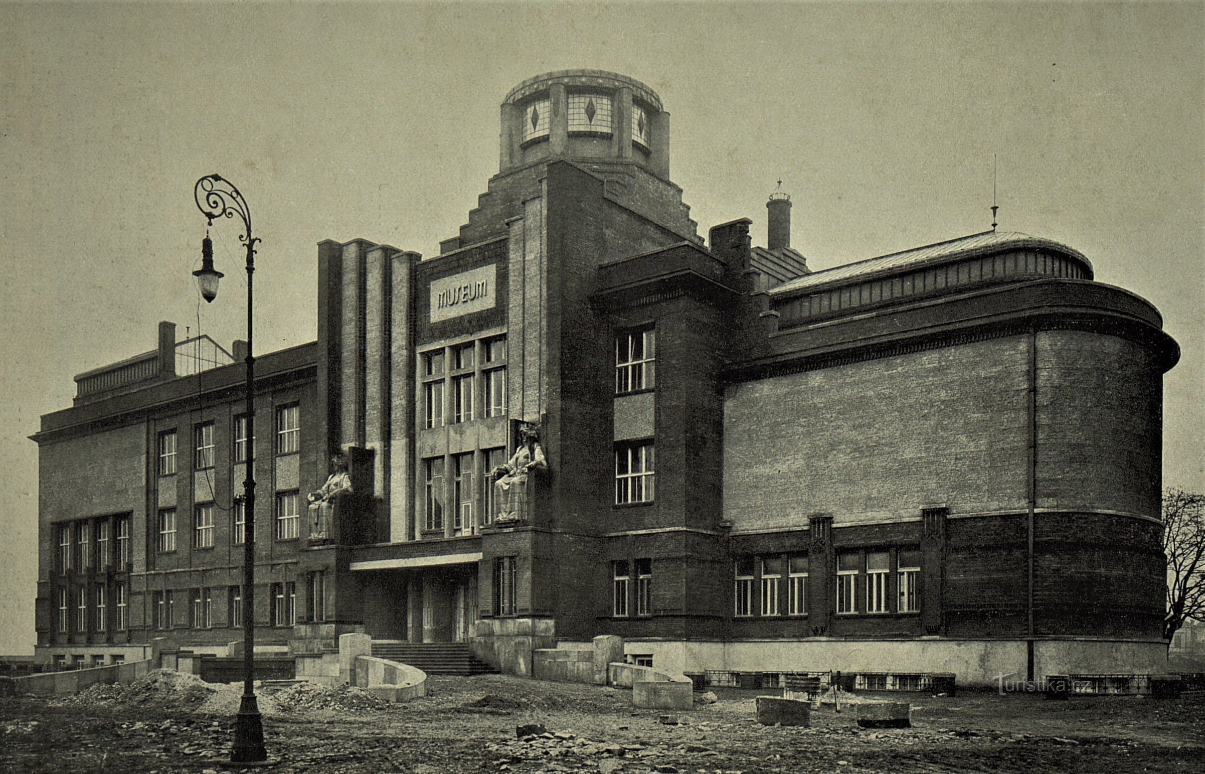Μουσείο Ανατολικής Βοημίας (Hradec Králové, 1912/XNUMX/XNUMX)
