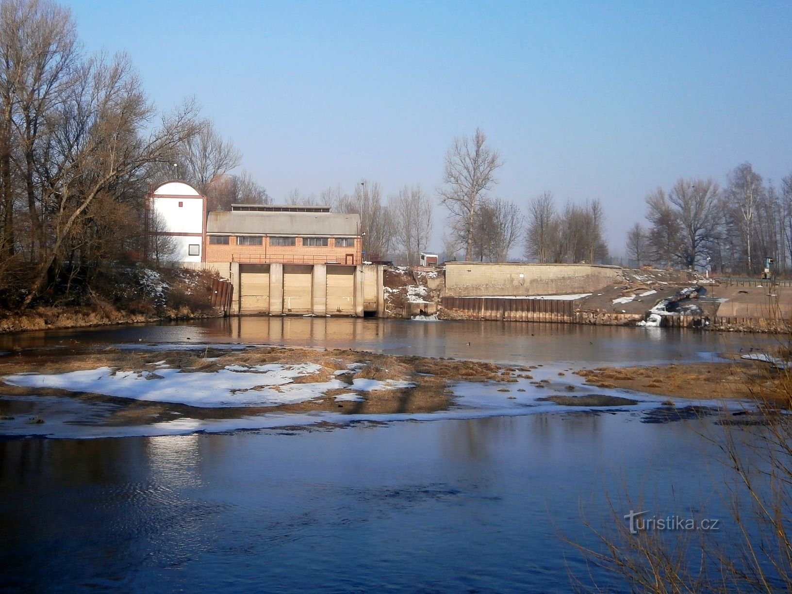 MVE Březhrad s částí opatovického jezu (13.2.2017)