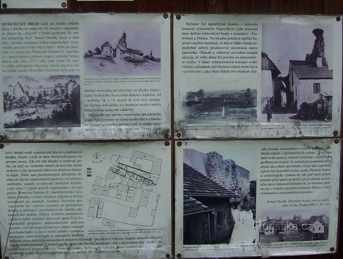 Painel de informações do castelo de Myšenec em frente ao terreno do castelo - Foto: Ulrych Mir.