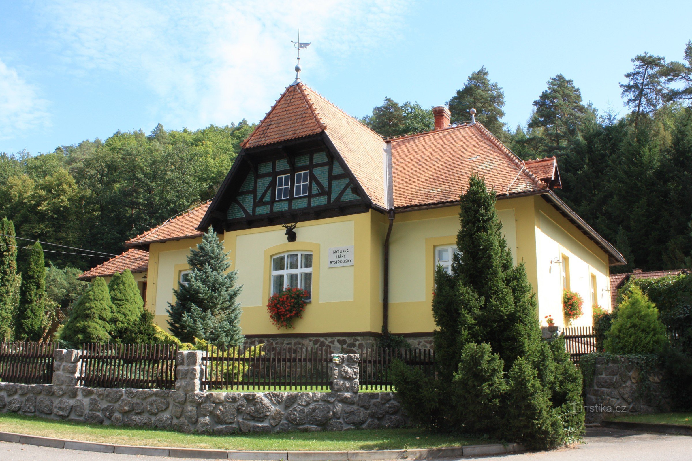 Bystrouška fox hunting lodge