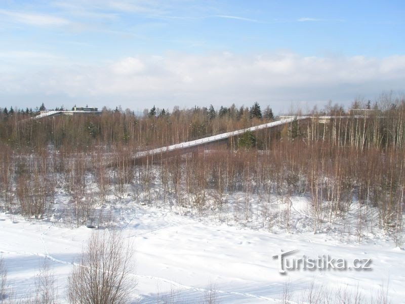 Cross-country skiing to the military base in Hřebeny