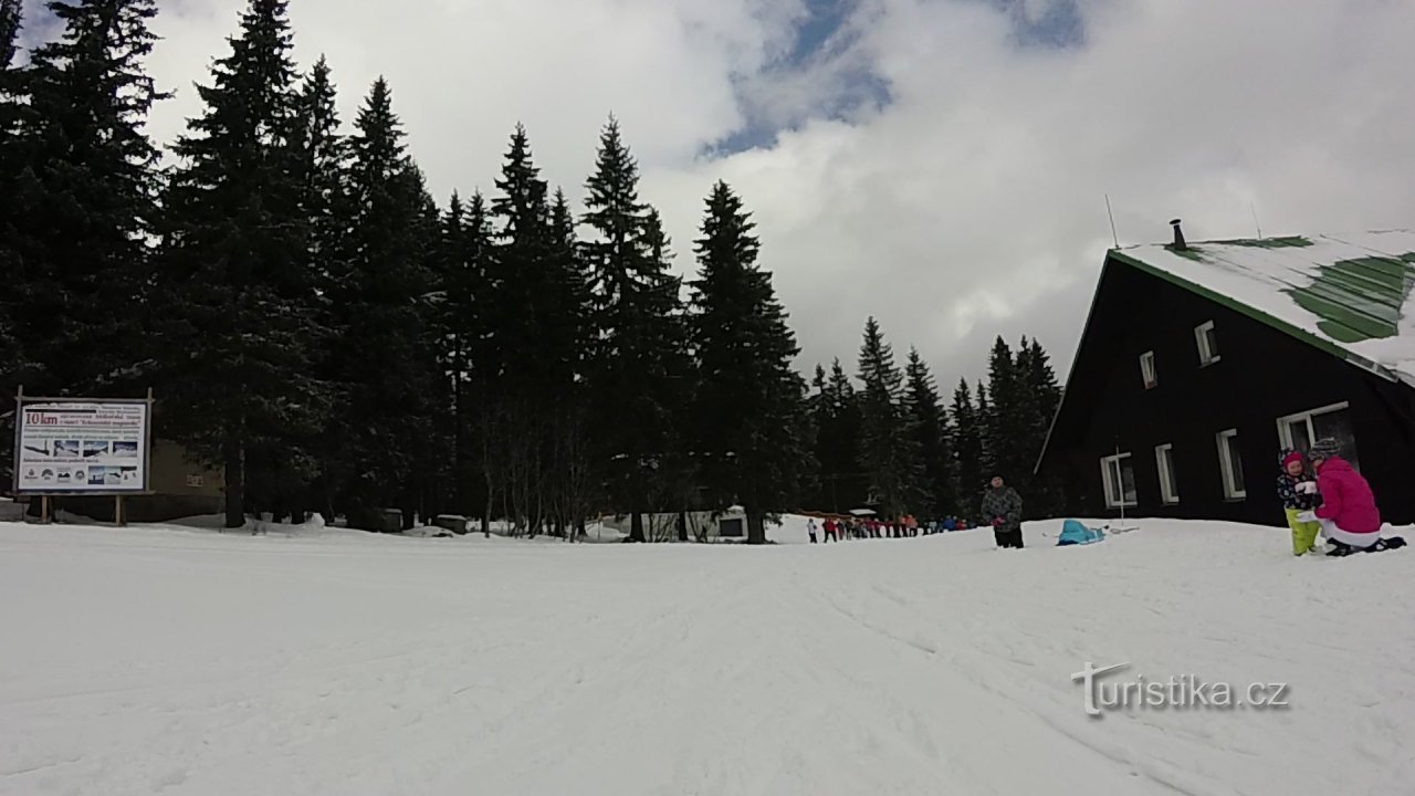 从 Peca 到 Sněžka、Výrovka 和返回 Peca 的越野滑雪