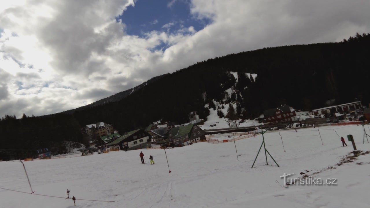 Sur les skis de fond de Pec via Hnědý vrch, Lesní et Pražská bouda et Pecá somat retour d