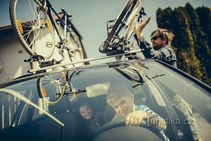 De fietspaden in het grensgebied zijn natuurlijk goed te bereiken met de auto, maar bijvoorbeeld in