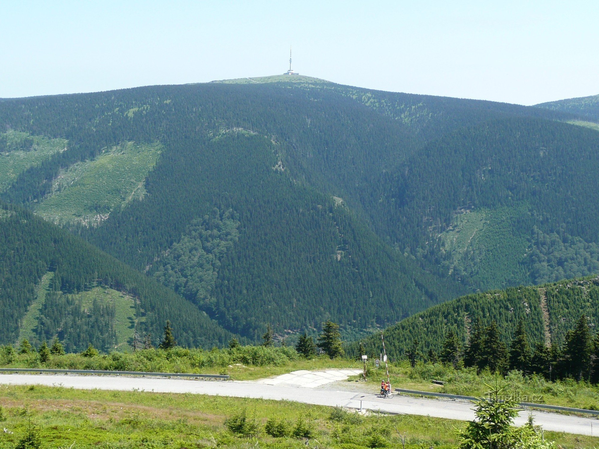 イェセニーキ山脈でのマウンテン バイク