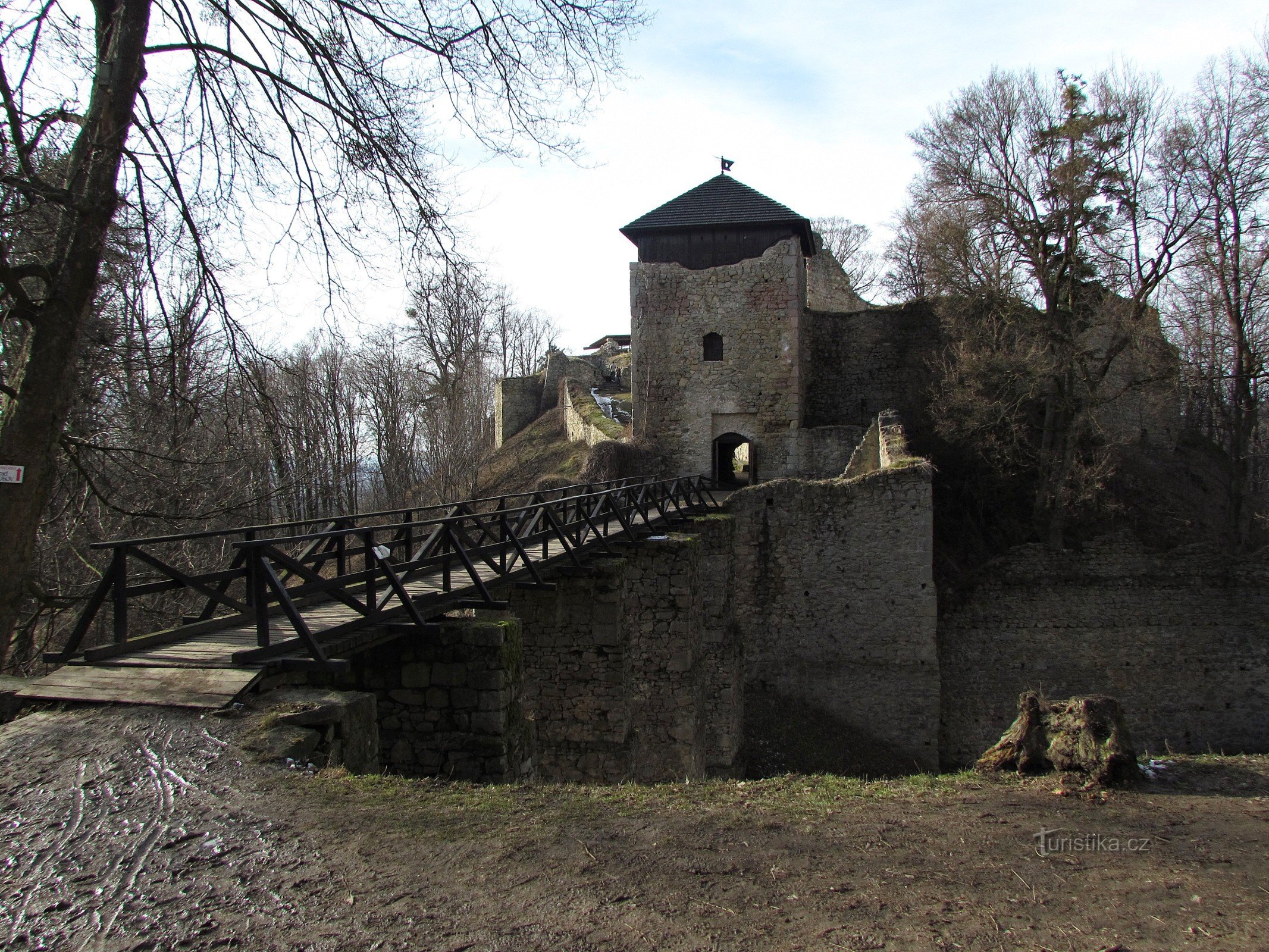 В Луковский замок из Великовой