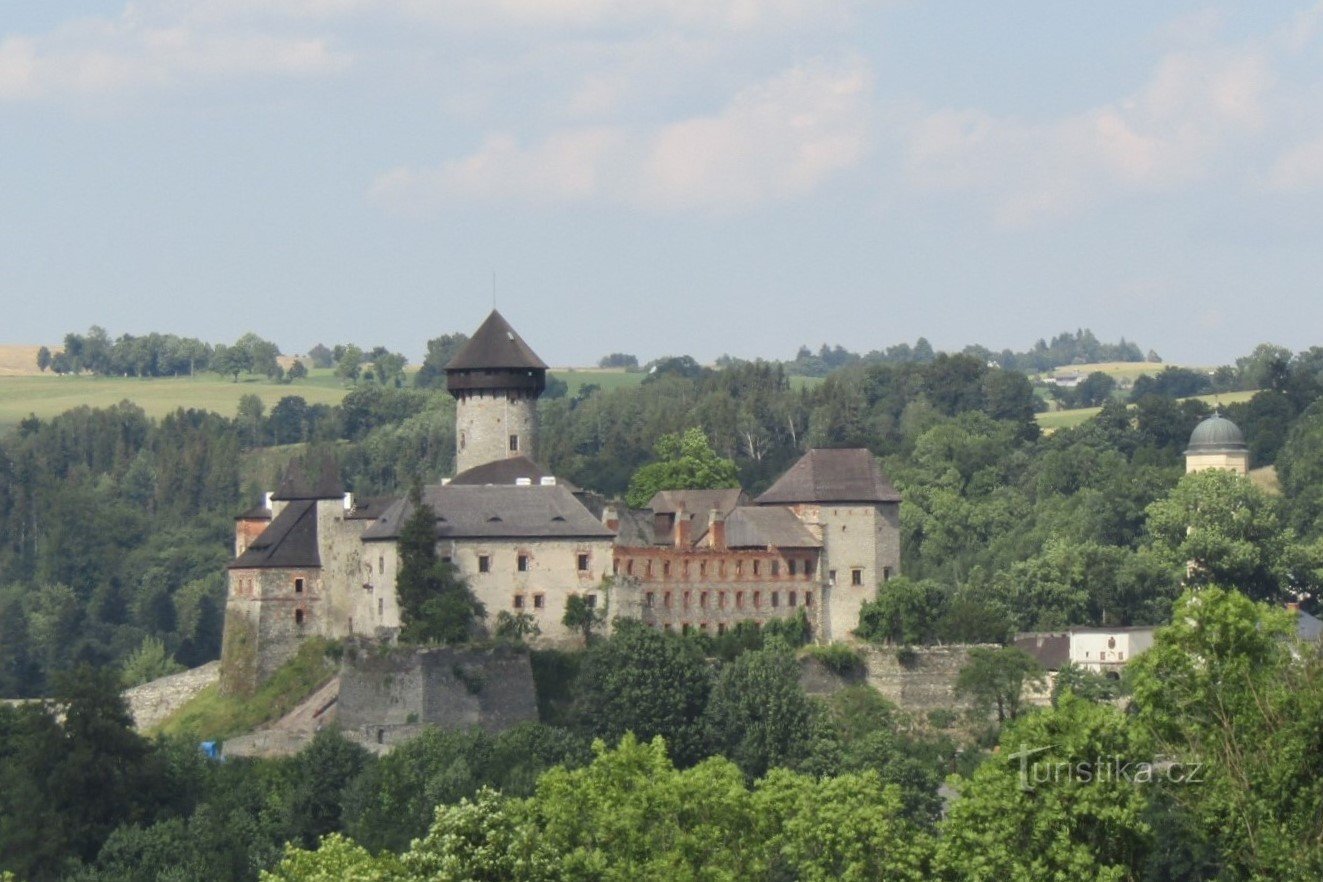 Para o Castelo Sovinec