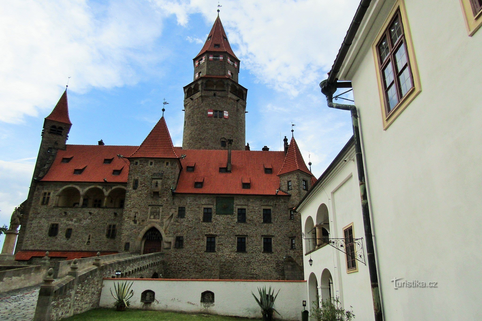 La Castelul Bouzov