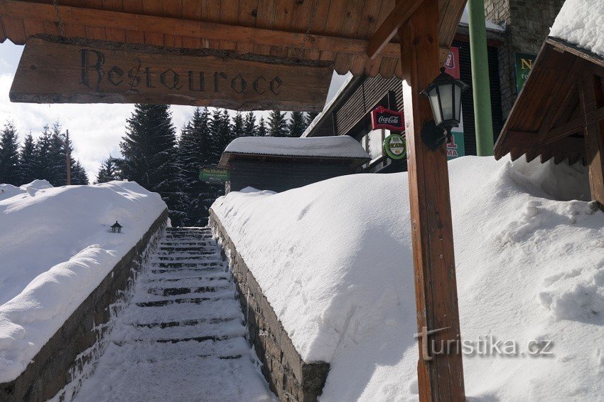 Em Hvězda antes da entrada