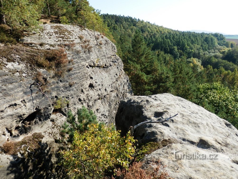 Aan de zuidkant van de Borecké-rotsen
