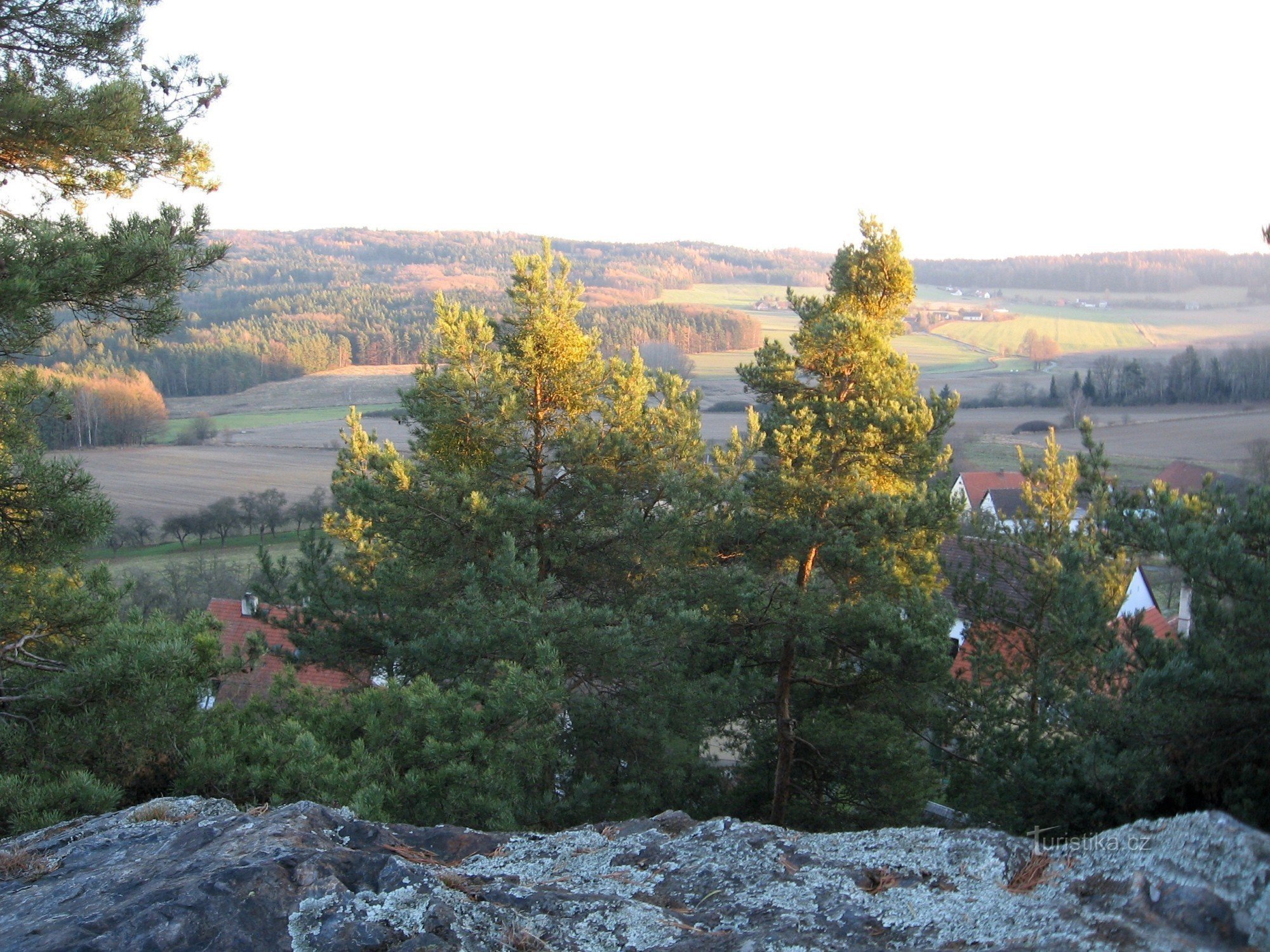 SUR LE ROCHER DE PIERRE