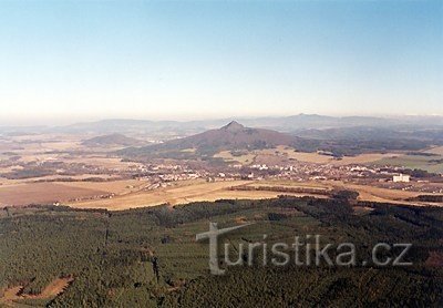 Na kole napříč oborou Židlov