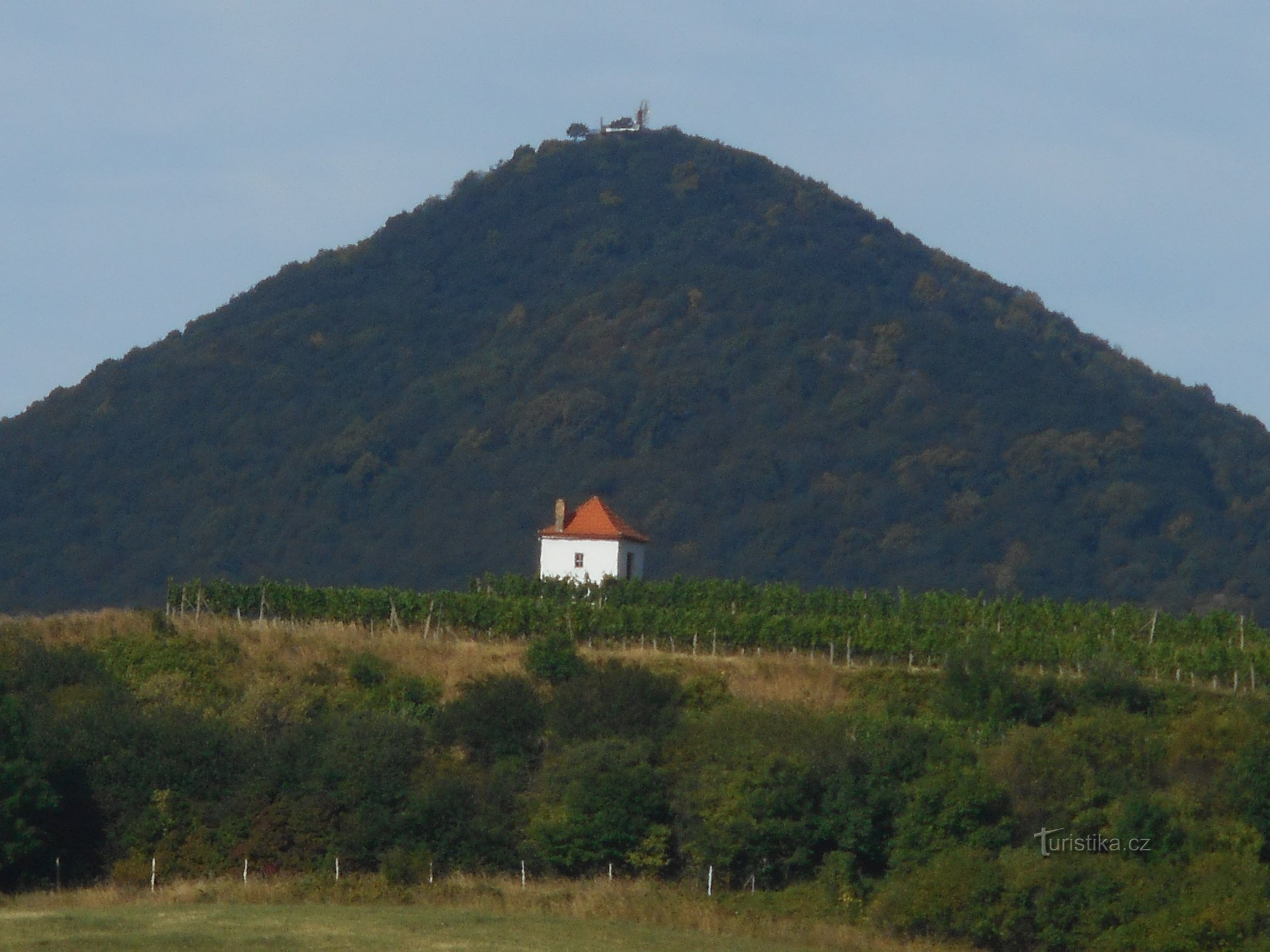 På cykel gennem skønheden i Bohemian Central Mountains.