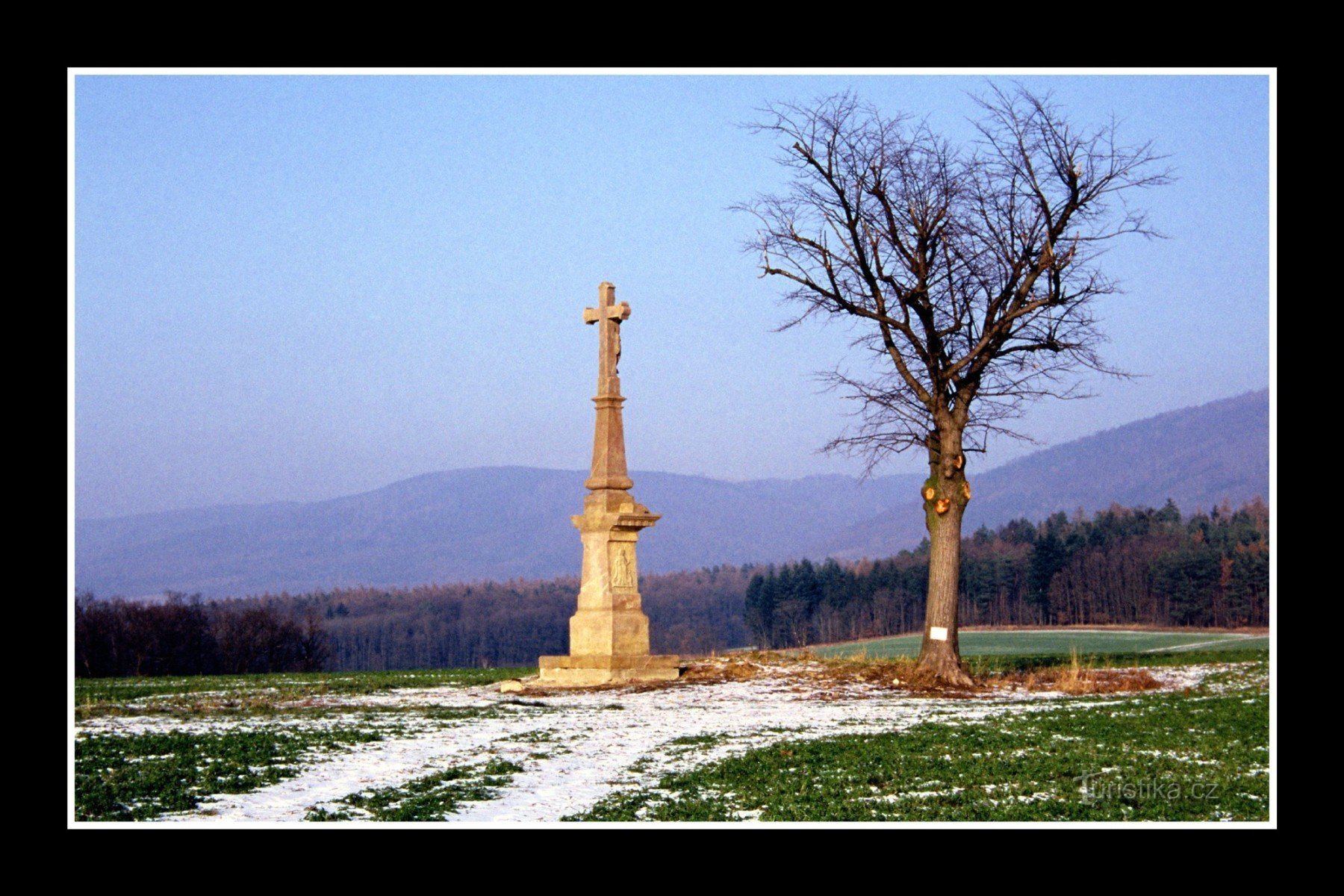 Auf dem Komárovský-Hügel