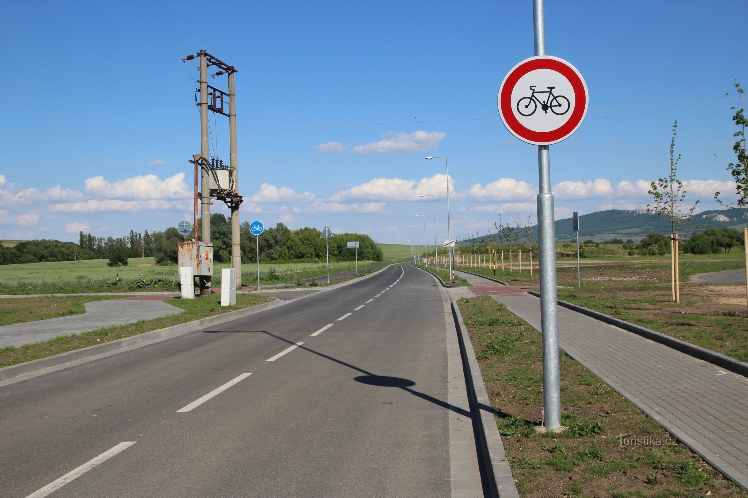 Ścieżka rowerowa zaczyna się na końcu wsi