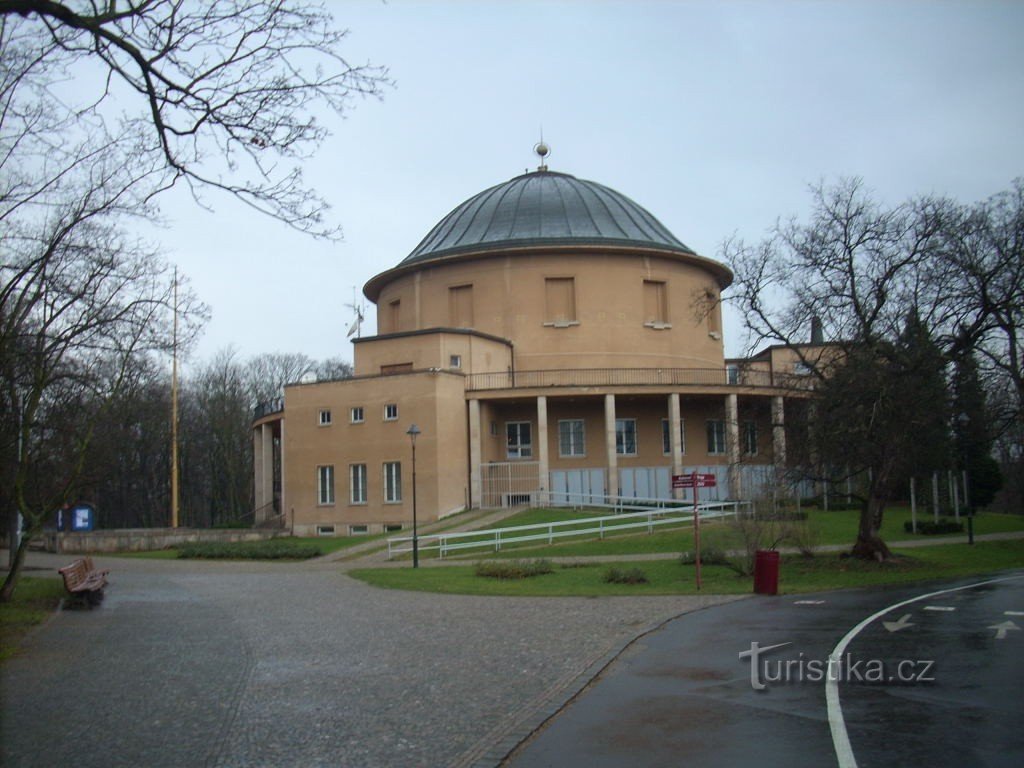 Stromovka für einen schönen Spaziergang und Besichtigungen