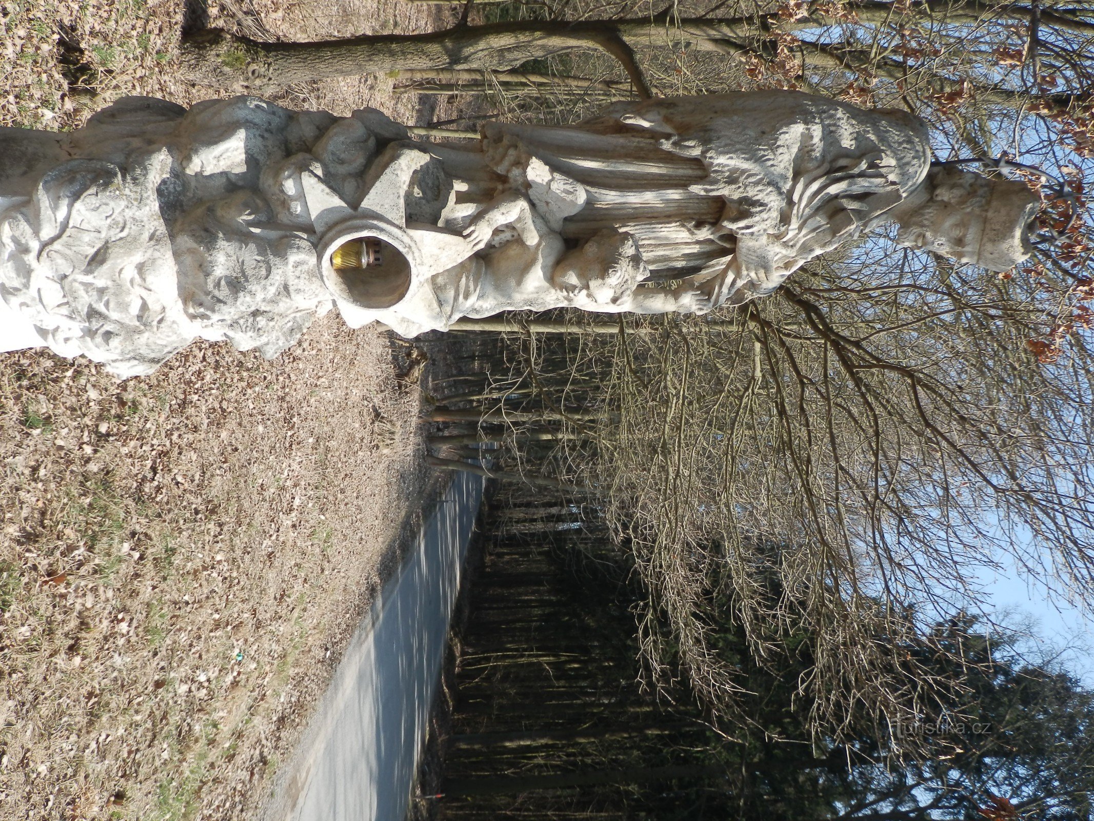 Zum neuen Aussichtsturm auf Pekelné kopci bei Třebíč