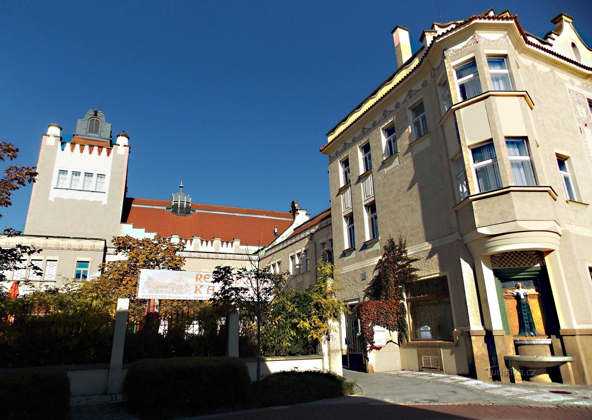 Voor de lunch in het restaurant in het Nationale Huis in Prostějov